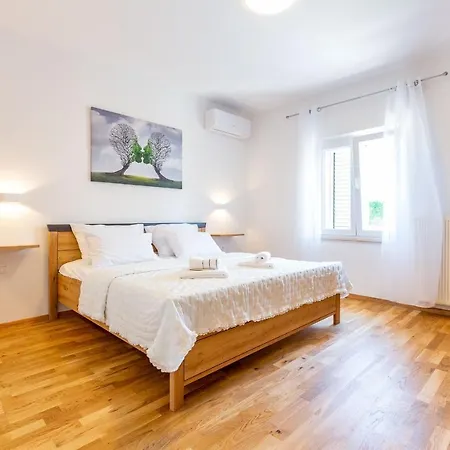 Mp Luxury With Swimming Pool Hébergement de vacances