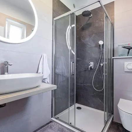 Mp Luxury With Swimming Pool Hébergement de vacances *