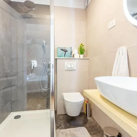 Mp Luxury With Swimming Pool Hébergement de vacances *