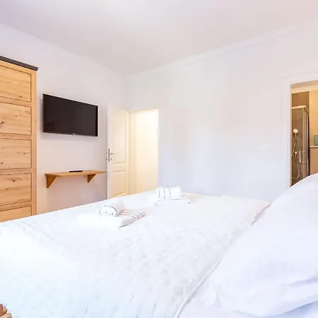 Mp Luxury With Swimming Pool Hébergement de vacances *